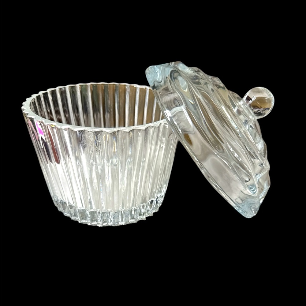 Godinger Crystal Cupcake Shaped Candy Jar. (G)